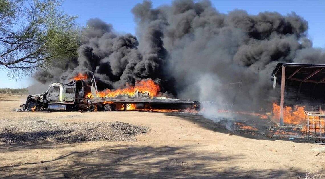 Última hora: Un cuerpo calcinado fue descubierto en tráiler incendiado en Hermosillo