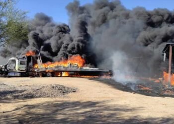 Última hora: Un cuerpo calcinado fue descubierto en tráiler incendiado en Hermosillo