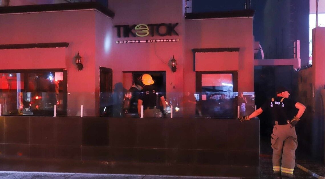 Incendio en comercio de hamburguesas en Hermosillo: Bomberos actúan rápidamente