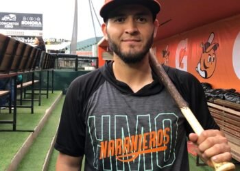 Jasson Atondo quiere tercer guante de oro y título para Naranjeros