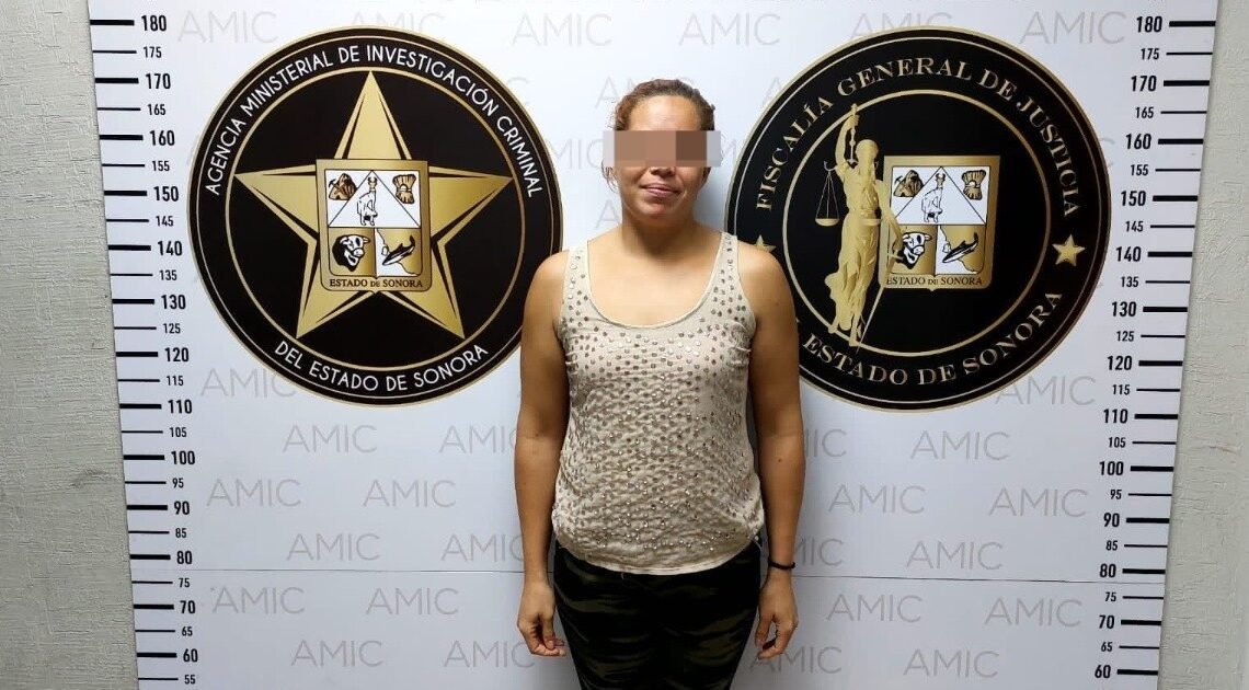 Mujer detenida por agentes de la AMIC tras prender fuego a su expareja