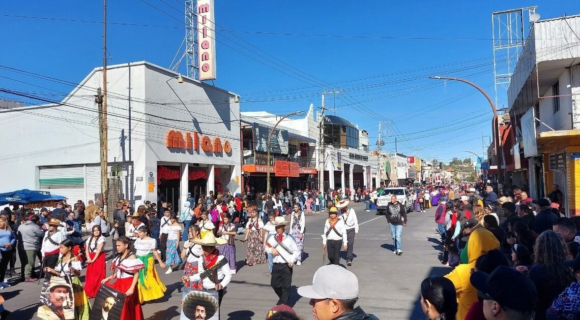 Miles de nogalenses disfrutan de un colorido desfile revolucionario Miles de nogalenses disfrutan de un colorido desfile revolucionario