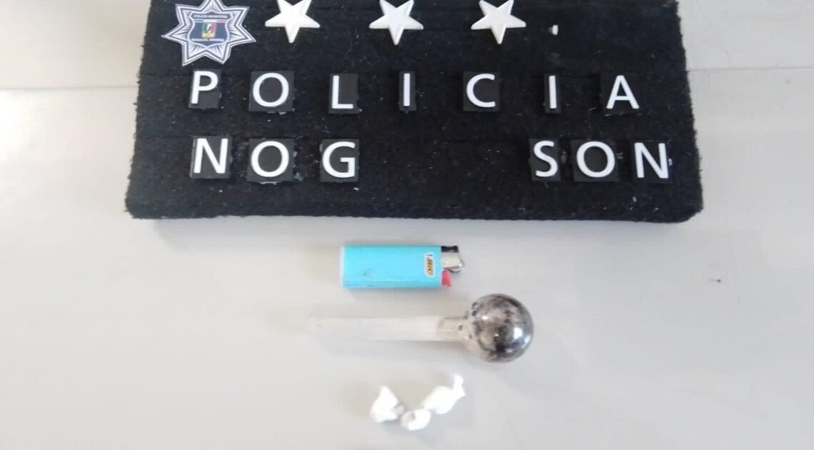 Nogales: Detienen a jovencita menor fumando droga en pleno mediodía y en la calle