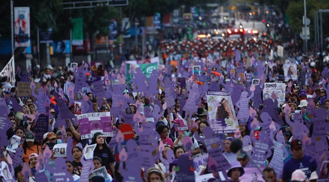 Día internacional de la eliminación de la violencia contra la mujer: Miles de mujeres marchan en México Día internacional de la eliminación de la violencia contra la mujer: Miles de mujeres marchan en México