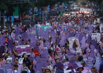 Día internacional de la eliminación de la violencia contra la mujer: Miles de mujeres marchan en México