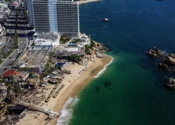 AMLO revela que hay 31 desparecidos por “Otis”, la mayoría en el mar y los busca Marina con buzos