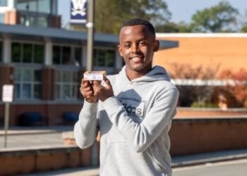Adolescente Prodigio Desarrolla Jabón Innovador para Combatir el Cáncer de Piel