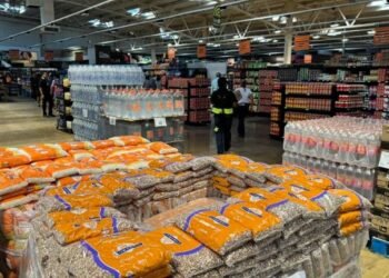 Supermercados Abren Tras Devastador Paso de Huracán Otis