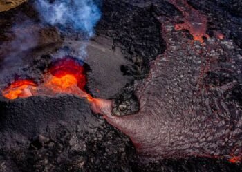 Alerta Roja en Grindavik: Evacuación por Inminente Erupción Volcánica