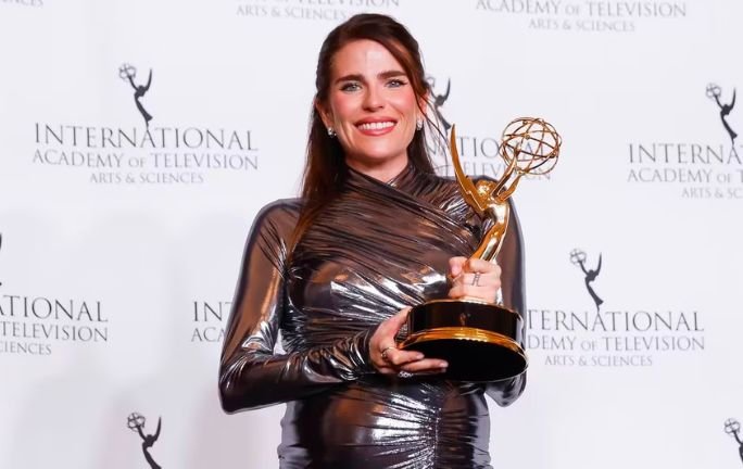 Karla Souza Gana Premio Emmy por Actuación Impactante en ‘Dive’ Karla Souza Gana Premio Emmy por Actuación Impactante en ‘Dive’