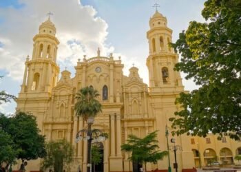 Ráfagas furiosas en Hermosillo: ¡Vientos que desafían la calma!