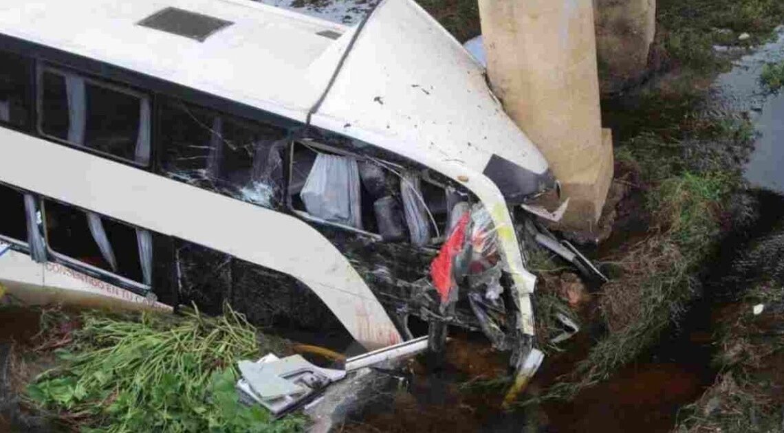 Accidente de autobús suma doce muertos y 58 heridos en Veracruz Accidente de autobús suma doce muertos y 58 heridos en Veracruz