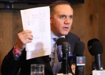 Adrián Rubalcava pausa su renuncia al PRI e interpone juicio para detener designación de Taboada
