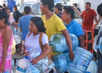 Marina monta un ‘oasis’ en el Puerto Marqués para ayudar a damnificados