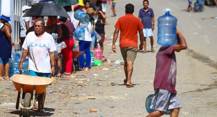 Marina monta un oasis en el Puerto Márquez para ayudar a damnificados