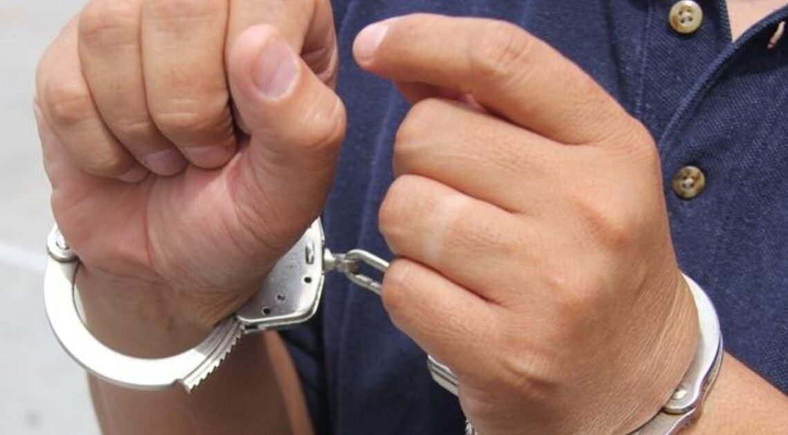 Policías descubren a intruso armado en una casa de Hermosillo