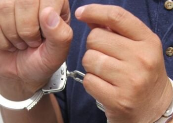 Policías descubren a intruso armado en una casa de Hermosillo