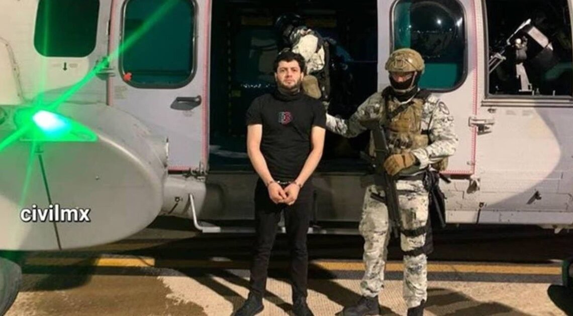 Arriba a las instalaciones de la FGR en CDMX “El Nini”, jefe de seguridad de “Los Chapitos” Arriba a las instalaciones de la FGR en CDMX “El Nini”, jefe de seguridad de “Los Chapitos”