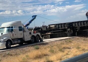 Reportan bloqueo en carretera Hermosillo-Guaymas por caja de tráiler