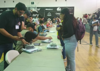 Inicia SEC entrega de uniformes escolares en Guaymas