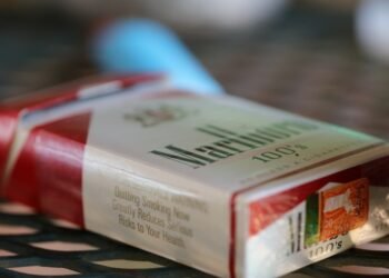Hombre es arrestado por el robo de cajas de cigarros en una tienda local