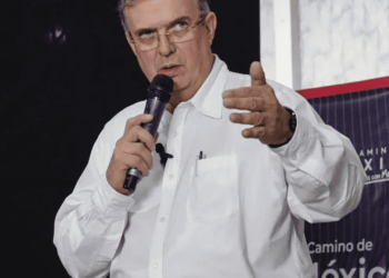 AMLO pide a Ebrard pensar en la unidad y “en el proyecto”