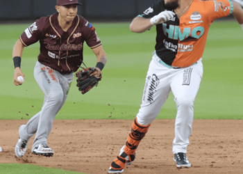Tomateros de Culiacán derrotan 6-5 a Naranjeros de Hermosillo