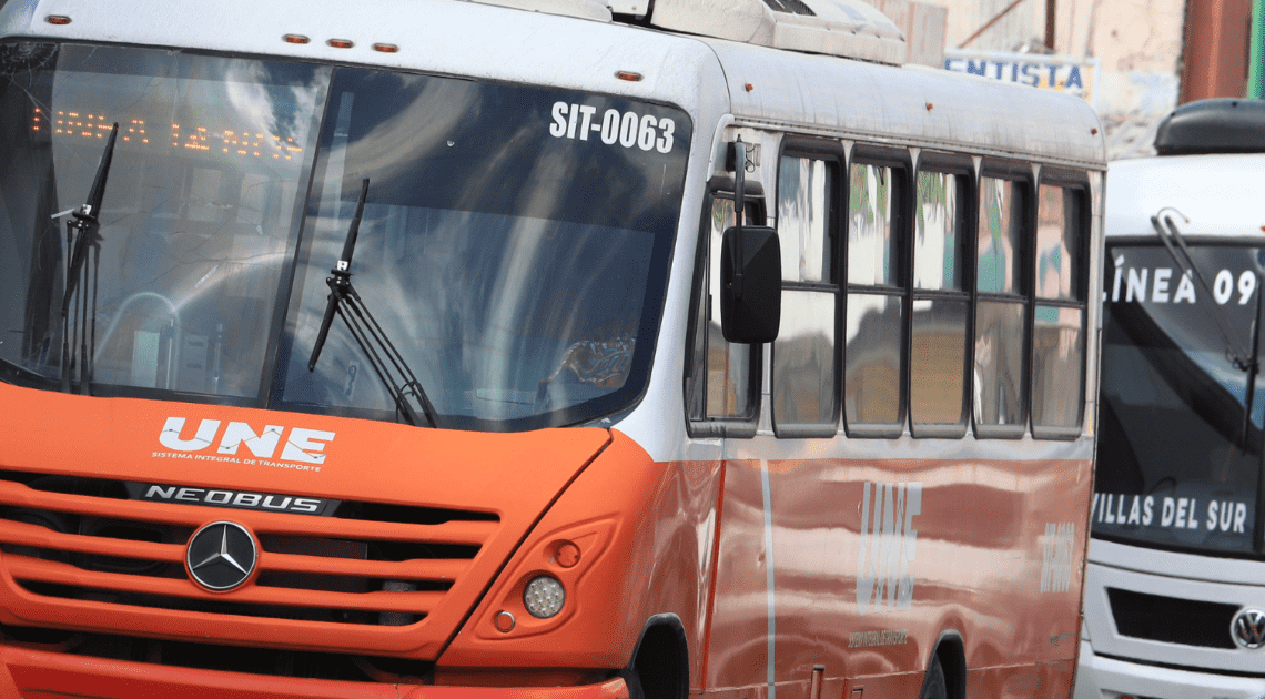 Modifican 4 rutas de camiones por peatones y autos en tianguis