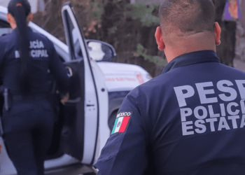 Hombre agrede a policía tras ser detenido en Hermosillo