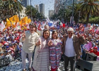 Xóchitl Gálvez interrumpe su informe como senadora porque se le olvida el discurso