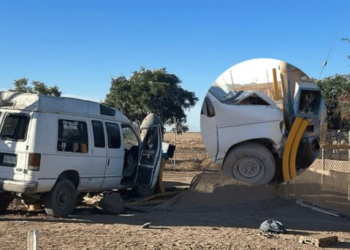 Taxi agrícola se sale del camino y choca en la Costa de Hermosillo
