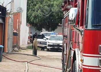 Fuga en tambo de gas provoca incendio de un automóvil en colonia San Luis