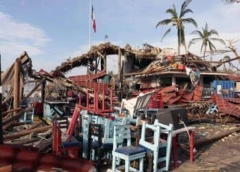 Encuentran niña sepultada por huracán Otis