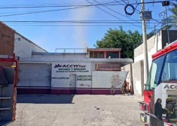 Enorme nube de humo asusta a vecinos en colonia San Benito
