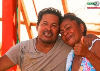 ‘Destruidos pero felices’, comerciantes ponen buena cara a la tragedia