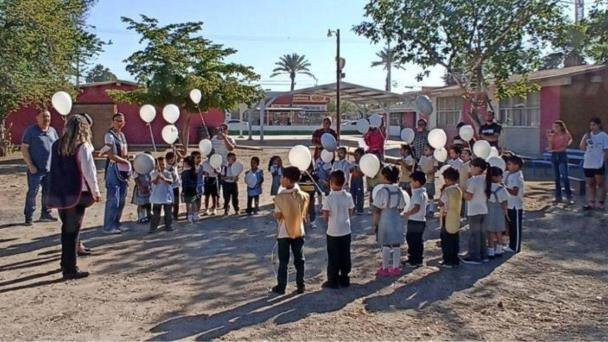 Maestros y compañeros despiden a Luisa Yareli en jardín de niños Maestros y compañeros despiden a Luisa Yareli en jardín de niños