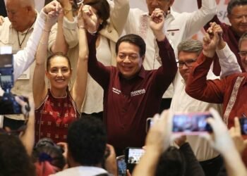 Claudia Sheinbaum celebra la permanencia de Marcelo Ebrard en Morena