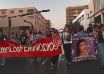 Mujeres de Hermosillo marchan en conmemoración del 25N