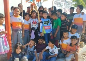 Brindan talleres a niños indígenas para rescatar las tradiciones culturales