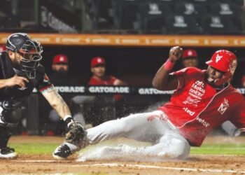 Castigan Venados al pitcheo de Naranjeros