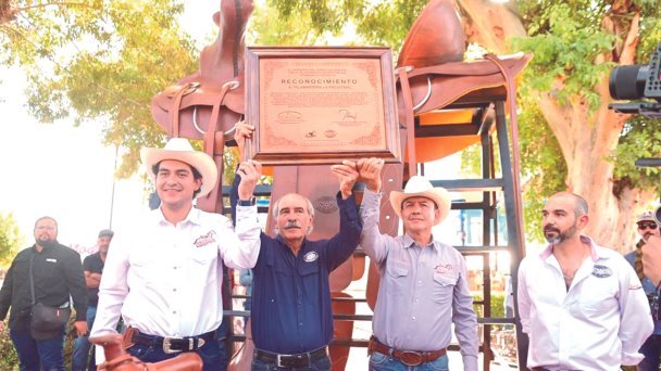 Moctezuma rompe Récord Guinness con la silla de montar más grande Moctezuma rompe Récord Guinness con la silla de montar más grande