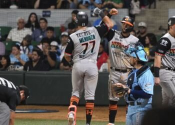 Naranjeros apalean a los Algodoneros en Guasave