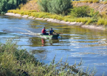 Continúa búsqueda de joven conductor que cayó al canal Las Pilas