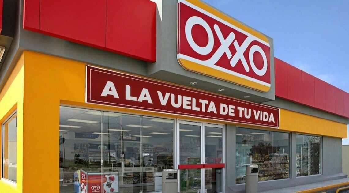 Asaltan Oxxo a mano armada