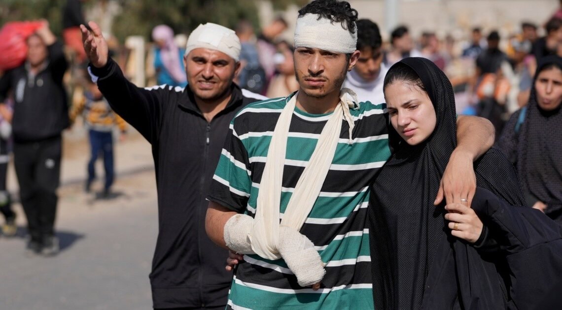 Principal hospital de Gaza queda a oscuras en intensos combates; Israel sigue con ataques