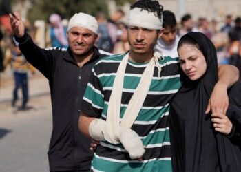Principal hospital de Gaza queda a oscuras en intensos combates; Israel sigue con ataques