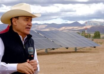 Gobernador Durazo inaugura plantas fotovoltaicas en la Sierra Alta