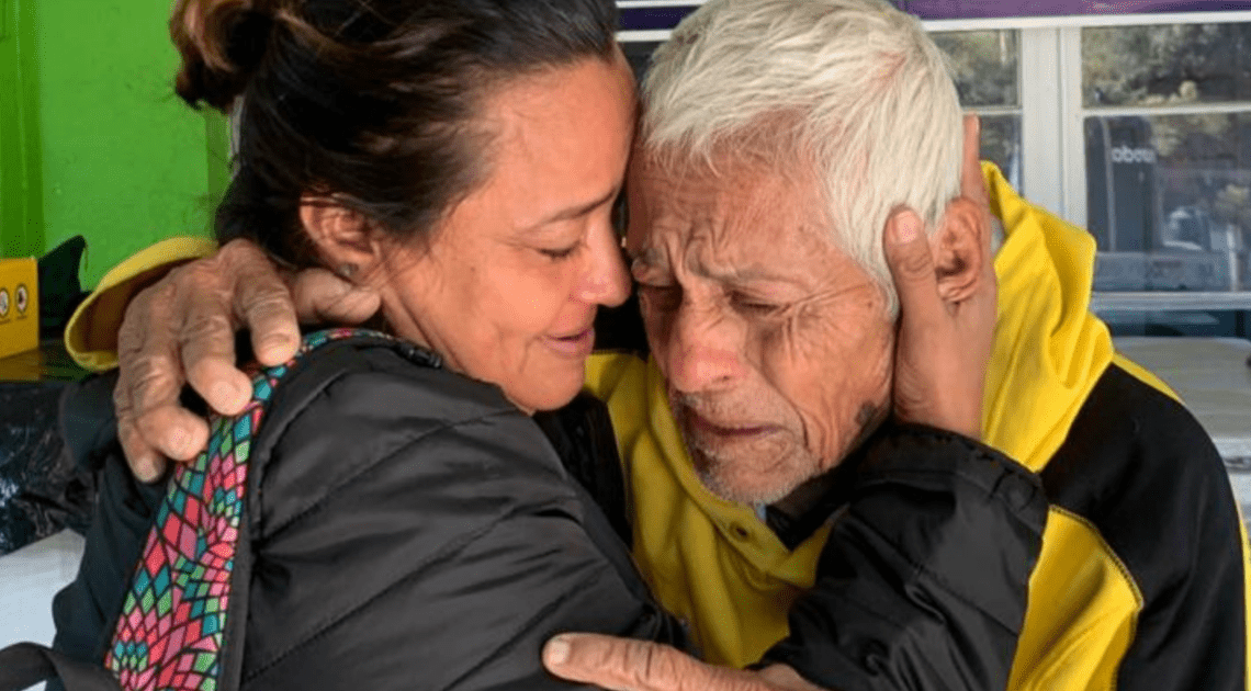 Conmovedor reencuentro de hija y padre extraviado en tierra lejana