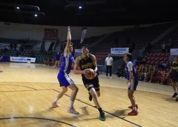Muñoz se presenta con triunfo en prepa varonil del Torneo Navideño
