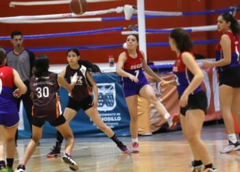 Gana Regis primer juego de prepa femenil en Torneo Navideño